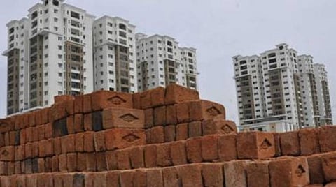 ரியல் எஸ்டேட் துறையில் கடும் சரிவு﻿; ﻿8 லட்சம் வீடுகள் விற்பனையாகாமல் தேக்கம்﻿