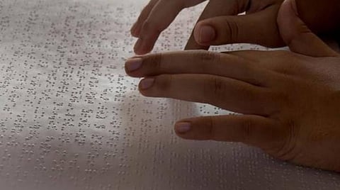 சாதாரண பள்ளிகளில் படிக்கும் ﻿﻿மாற்றுத்திறனாளி மாணவ, மாணவிகள் பிரெய்லி கற்க முடியாமல் தவிப்பு﻿: ﻿சிறப்பாசிரியர்களை நியமிக்க கோரிக்கை﻿