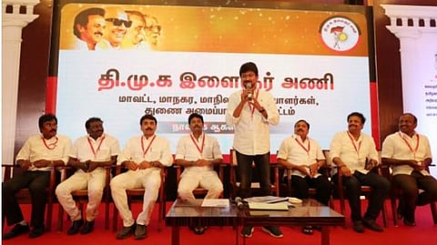 திமுக இளைஞர் அணியில் சேர 35 வரை வயது வரம்பு: நிர்வாகிகள் கூட்டத்தில் தீ்ர்மானம் 