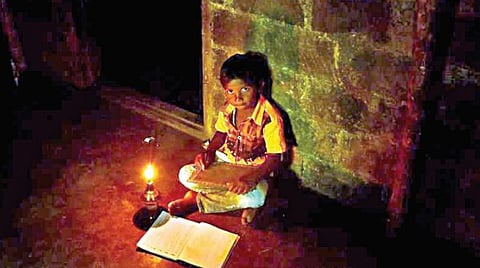 அலசல்: ஒளி பெறுவது எப்போது? 