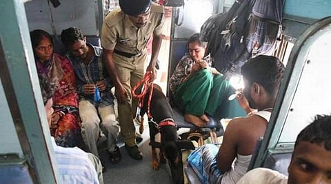 பேரூரில் சந்தேகத்துக்குரிய நபர்களின் நடமாட்டம்?﻿- ﻿கால்டாக்ஸி ஓட்டுநர் தகவலால் ‘அலர்ட்’﻿; ﻿விசாரணைக்கு பின் 2 பேர் விடுவிப்பு ﻿