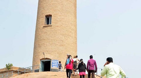 மாமல்லபுரம் கலங்கரை விளக்கம் சுற்றுலாப் பயணிகளின் பார்வைக்கு மீண்டும் திறக்கப்பட்டது