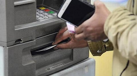 ஏடிஎம் பரிவர்த்தனை மோசடியை தடுக்க புதிய திட்டம்﻿; ﻿இரவு நேரங்களில் ஏடிஎம்-ல் பணம் எடுக்க முடியாது﻿: ﻿டெல்லி எஸ்எல்பிசி பரிந்துரை﻿