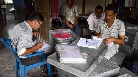 தேசிய குடிமக்கள் பதிவேடு; பெயர் நீக்கப்பட்டவர்கள் உடனடியாக வெளிநாட்டினராக அறிவிக்கப்பட மாட்டார்கள்: உள்துறை அமைச்சகம் உறுதி