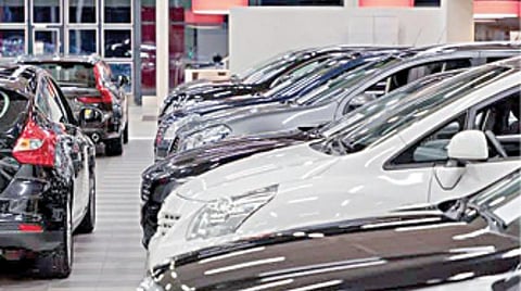கடந்த ஆகஸ்ட் மாதம் கார் விற்பனை சரிவால் நிறுவனங்கள் வருவாய் பாதிப்பு