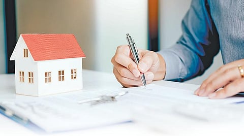  குறையும் வீட்டுக்கடன் வட்டி: வேறு வங்கிகளுக்கு மாறுவது புத்திசாலித்தனமான முடிவா?