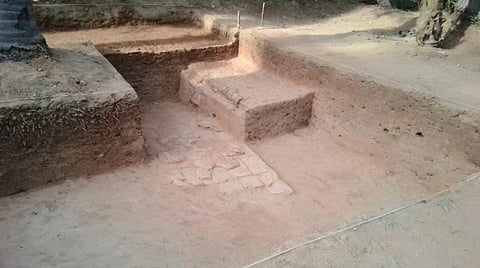 கீழடியில் செங்கலால் ஆன தரைத்தளம் கண்டுபிடிப்பு