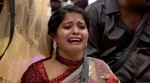  சகபோட்டியாளர்கள் தொந்தரவு; வலுக்கட்டாயமாக வெளியேற்றினார்கள்: பிக்பாஸ் மீது மதுமிதா போலீஸில் புகார்  