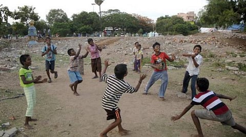 வைட்டமின் டி குறைபாட்டை தவிர்க்க மாணவர்கள் வெயிலில் விளையாடுவதை ஆசிரியர்கள் ஊக்குவிக்க வேண்டும்: பள்ளிக் கல்வித் துறை அறிவுரை