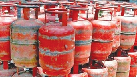 சமையல் எரிவாயு இணைப்புகளை பரிசோதிக்க வரும் ஊழியர் விவரம்: வாடிக்கையாளர்களுக்கு எஸ்எம்எஸ் மூலம் முன்கூட்டியே தெரிவிக்க ஏற்பாடு