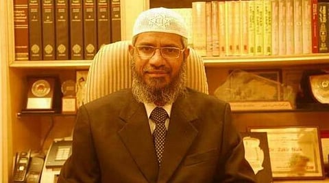 சர்ச்சைக்குரிய இஸ்லாமிய மதப் பிரச்சாரகர் ஜாகீர் நாயக்கை இந்தியாவிடம் ஒப்படைக்க வேண்டும்: மலேசிய பிரதமரிடம் மோடி பேச்சுவார்த்தை