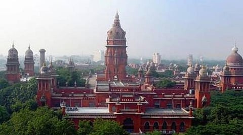 விசாரணைக்கு ஆஜராகாத போலீஸ் அதிகாரிகள்: டிஜிபி, காவல் ஆணையருக்கு உயர் நீதிமன்றம் எச்சரிக்கை