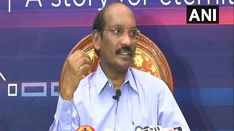 நிலவில் லேண்டரை தரையிறங்கச் செய்வது பிறந்த குழந்தையை கையில் ஏந்துவதுபோல் நுணுக்கமானது: இஸ்ரோ தலைவர் பேட்டி