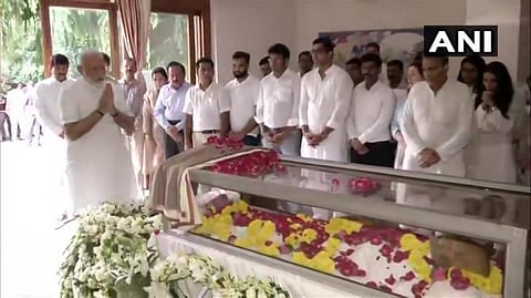 பிரதமர் மோடி இன்று ராம் ஜெத்மலானி மறைவுக்கு நேரில் சென்று அவரது உடலுக்கு அஞ்சலி செலுத்தினார்.