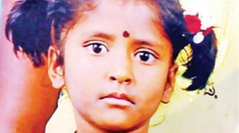 தனியார் கல்லூரி பேருந்து மோதி 13 வயது சிறுமி உயிரிழப்பு: பெற்றோர், உறவினர்கள் மறியல்