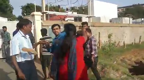 3-வது திருமணம் செய்ய முயன்ற கணவர்; அடித்து உதைத்த 2 மனைவிகள் 