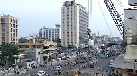 சுமார் 7 ஆண்டுகளுக்குப் பின் இருவழிப்பாதை ஆகும் அண்ணாசாலை: போக்குவரத்து மாற்றம்; 2 நாள் சோதனை ஓட்டம்