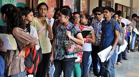 அரசு பொறியியல், கலை கல்லூரிகளில் 9,500 உதவி பேராசிரியர் காலி பணியிடங்கள்﻿: ﻿நிரப்ப நடவடிக்கை எடுக்கப்படும் என உயர்கல்வித் துறை தகவல்﻿