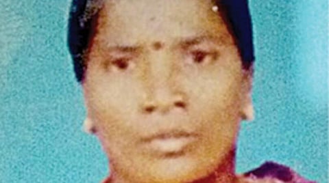 பாபநாசம் அருகே கொள்ளிடம் ஆற்றில் படகு கவிழ்ந்ததில் மாயமான பெண்ணின் சடலம் மீட்பு: மேலும் இருவரை தேடும் பணி தீவிரம்