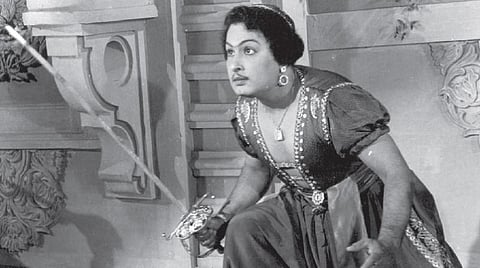 தரைக்கு வந்த தாரகை 30: எம்.ஜி.ஆர். தப்பித்தார்!