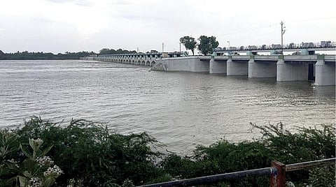 கீழணையில் இருந்து கொள்ளிடத்தில் தண்ணீர் திறந்து விடப்பட்டுள்ளது.