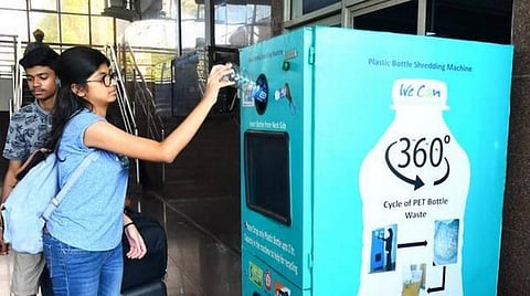 ரயில் நிலையங்களில் பாட்டில் நொறுக்கும் இயந்திரங்களை பயன்படுத்தினால் செல்போனுக்கு ரீசார்ஜ், டாப்-அப்: ரயில்வே புதிய திட்டம் அறிவிப்பு