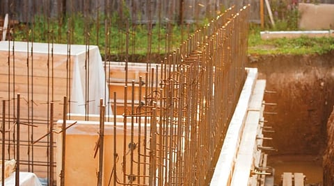 வீட்டைத் தாங்கும் அஸ்திவாரம்