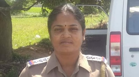 கர்ப்பிணி பெண்ணுக்கு சாலையில் பிரசவம்: அந்த நேரம் நடுங்கி போனேன்-  பெண் ஆய்வாளர் பேட்டி