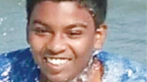 உயிரிழந்த மாணவன் தீனா.