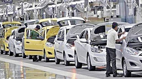 நாடு முழுவதும் வாகன விற்பனையில் நிலவும் மந்த நிலை﻿: ரோபோக்கள் வரவும், சந்தை சக்தியை மீறிய உற்பத்தியுமே காரணம்﻿ - ﻿ஜிஎஸ்டி மற்றும் வட்டி குறைப்பு நடவடிக்கைகளால் பிரச்சினைகளுக்கு தீர்வு காண முடியுமா?﻿