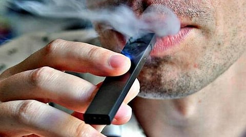 உடலுக்கு பெரும் தீங்கு விளைவிக்கும் இ-சிகரெட்டுக்கு தடை: அவசர சட்டத்துக்கு மத்திய அமைச்சரவை ஒப்புதல்