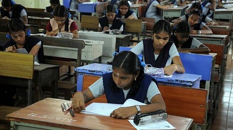 பிளஸ் 1, பிளஸ் 2 வகுப்புகளுக்கான பாடங்கள் 5-ஆக குறைக்கப்படுகிறது: அடுத்த கல்வியாண்டு முதல் அமலுக்கு வருகிறது