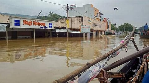 மத்தியப் பிரதேசத்தில் கனமழை காரணமாக ஏற்பட்ட வெள்ளப்பெருக்கு.