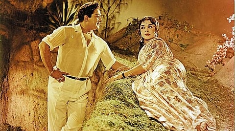 'புதிய பறவை' பாடல் காட்சி...