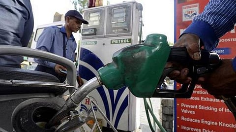 நிதி தன்னாட்சியை கருத்தில் கொண்டு பெட்ரோல், டீசலை ஜிஎஸ்டி வரம்புக்குள் கொண்டுவர கூடாது: ஜிஎஸ்டி கவுன்சில் கூட்டத்தில் அமைச்சர் ஜெயக்குமார் வலியுறுத்தல்