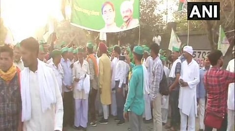 டெல்லி நோக்கி பேரணியைத் தொடங்கினர் உ.பி. விவசாயிகள்: வழி நெடுகிலும் பாதுகாப்பு