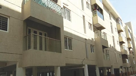 என் வீடு என் அனுபவம்: வீழ்ந்தது நான், வென்றது சொந்த வீடு