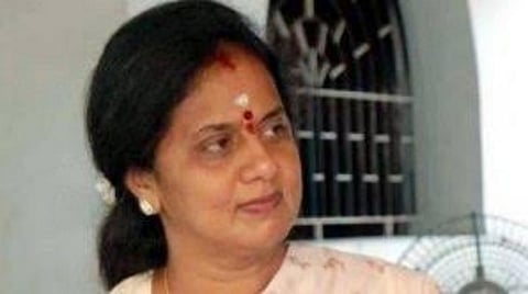 முன்னாள் முதல்வர் கருணாநிதியின் மகள் செல்வி மீதான வழக்கை வேறு நீதிமன்றத்துக்கு மாற்ற கோரி மனு: மத்திய குற்றப்பிரிவு போலீஸ் பதிலளிக்க உத்தரவு