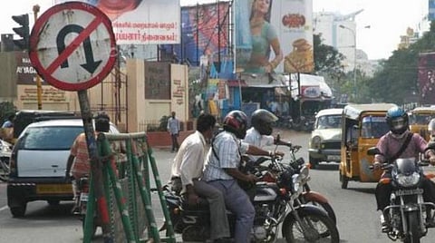 அச்சுறுத்தும் அபராதத்திலிருந்து தப்புவது எப்படி?- சமூக வலைதளங்களில் வைரலாகும் காவலரின் ஆலோசனை