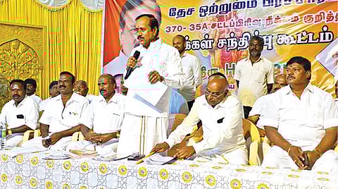 தருமபுரியில் பாஜக சார்பில் நடந்த மக்கள் சந்திப்புக் கூட்டத்தில் அக்கட்சியின் தேசிய செயலாளர் எச்.ராஜா பேசினார்.