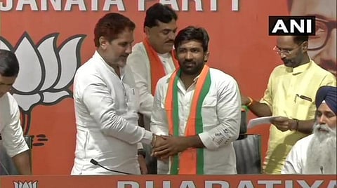 மல்யுத்த வீரர் யோகேஷ்வர் தத், ஹாக்கி வீரர் சந்தீப் சிங் பாஜவில் இணைந்தனர்