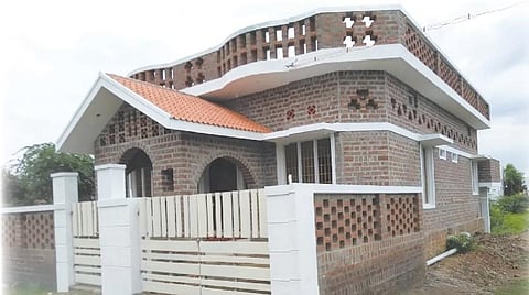 திருவண்ணாமலை மாவட்டம் செங்கத்தில் 
ஜீ. முருகன் கட்டியுள்ள வீடு