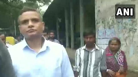 கொல்கத்தா ஆலிப்பூர் நீதிமன்றத்துக்கு இன்று வந்த போலீஸ் அதிகாரி ராஜீவ் குமார் : படம் ஏஎன்ஐ