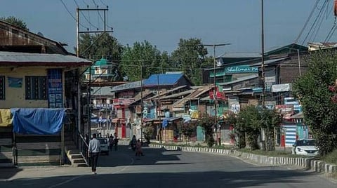 தடுப்புக் காவலில் உள்ள அரசியல் கட்சித் தலைவர்கள் ஒவ்வொருவராக விடுவிக்கப்படுவர்: காஷ்மீர் அரசு தகவல்