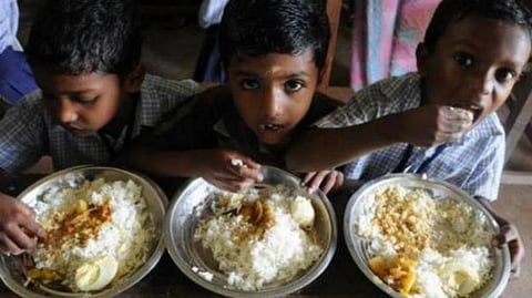 எத்தனை பேர் சத்துணவு உண்கின்றனர்?﻿ - ﻿தினமும் குறுஞ்செய்தி அனுப்ப ஊழியர்களுக்கு உத்தரவு