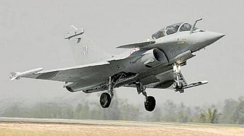 முதல் ரஃபேல் ரக போர் விமானத்தைப் பெற பிரான்ஸ் செல்கிறார்: அமைச்சர் ராஜ்நாத் சிங்