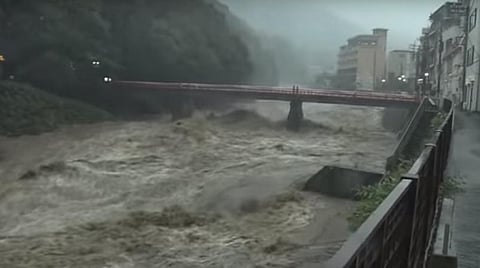 ஜப்பானில் கோர தாண்டவம் ஆடிவரும் ஹகிபிஸ் சூறாவளி.