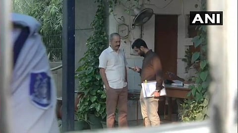 திஹார் சிறையில் அமலாக்கப்பிரிவு அதிகாரிகள்