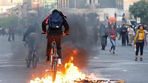 சிலியில் நடந்துவரும் மெட்ரோ ரயில் கட்டண எதிர்ப்புப் போராட்டம்.