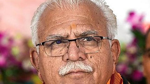 ஹரியாணா தேர்தல்: சைக்கிளில் வந்து வாக்களித்த கட்டார்; டிராக்டரில் வந்த துஷ்யந்த் சவுதாலா